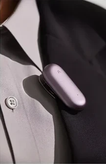 Plaud is shown on a jacket lapel